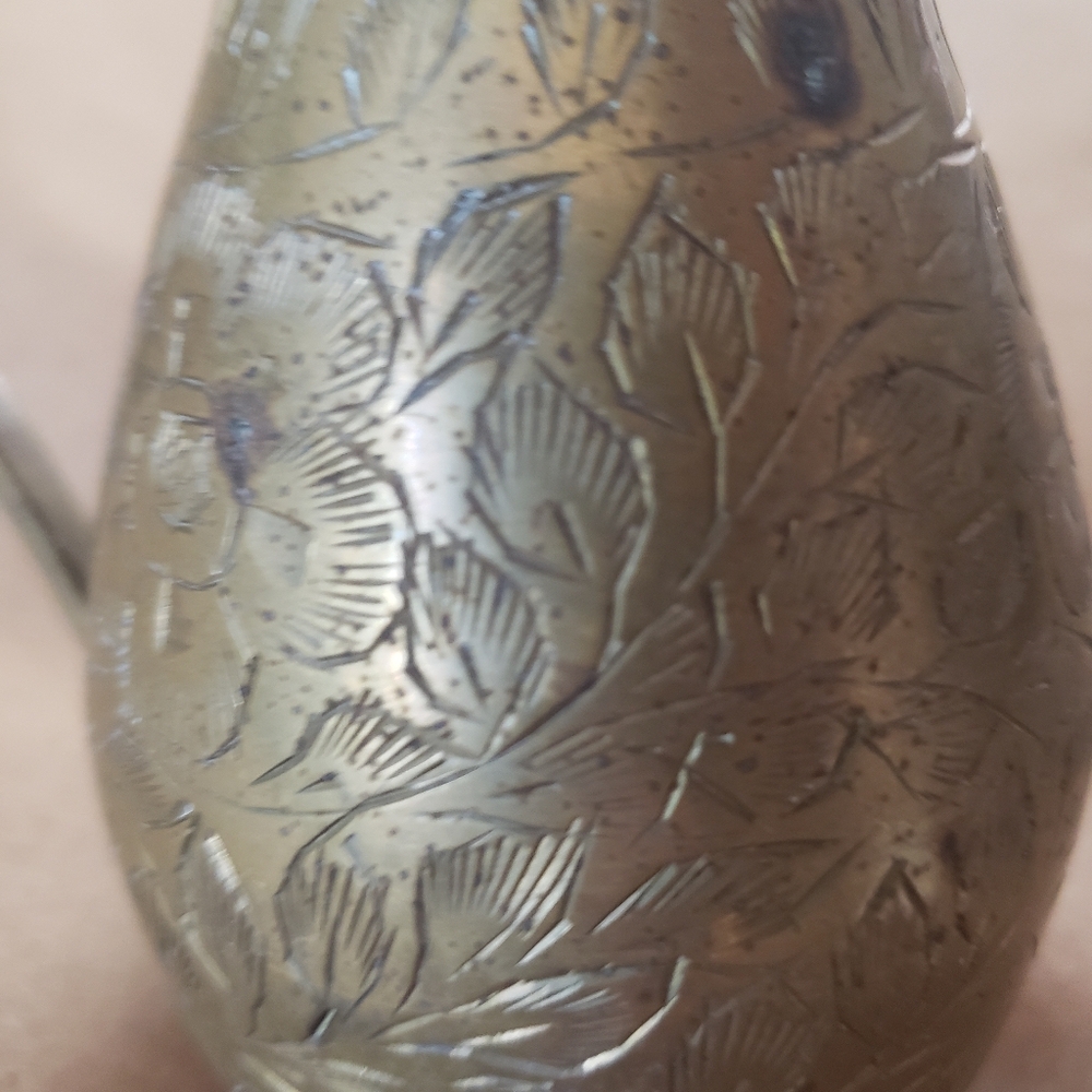 Vintage Etched Brass Pitcher Lighter - Picture 4 of 9
